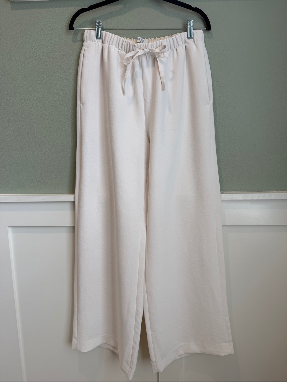 Aritzia Lodge Pant in White Birch - Medium